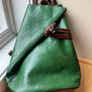 New w/o tags Vera Pelle Made in Italy green leather asymmetrical handbag